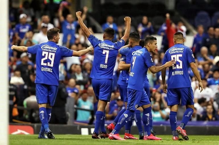 Imágenes del partido Cruz Azul-Tigres.