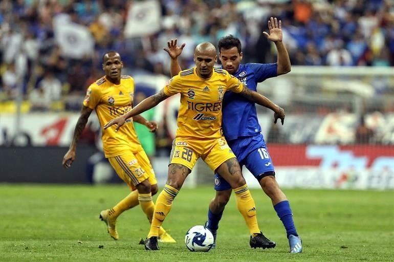 Imágenes del partido Cruz Azul-Tigres.