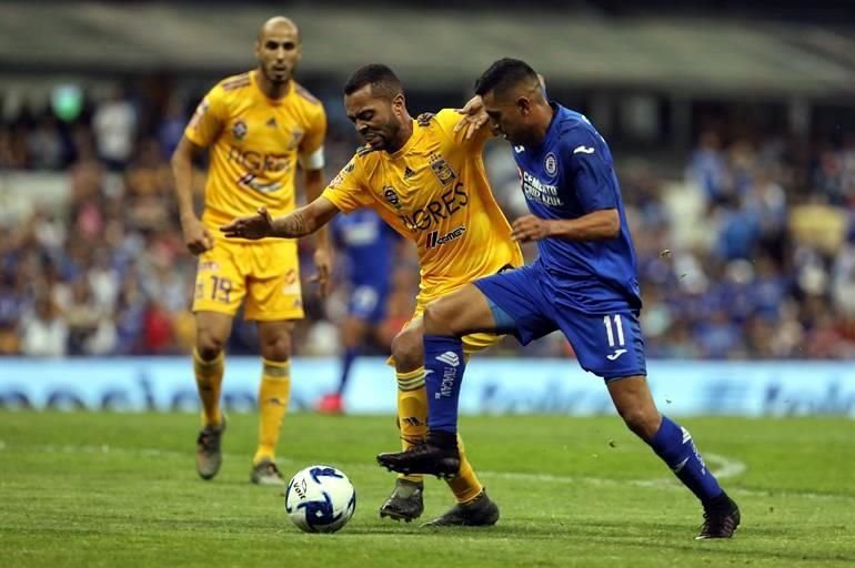 Imágenes del partido Cruz Azul-Tigres.