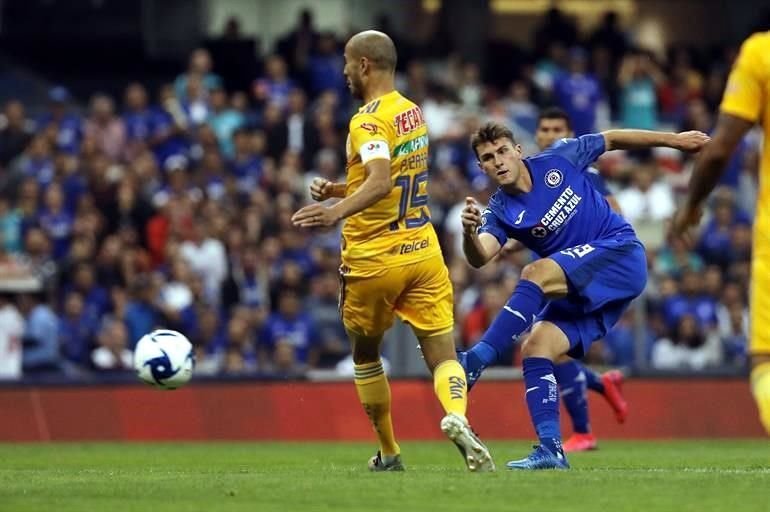 Imágenes del partido Cruz Azul-Tigres.