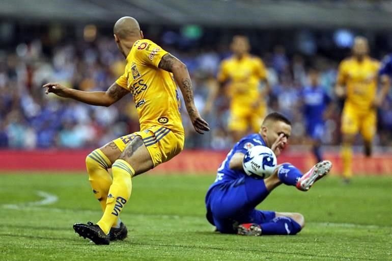 Imágenes del partido Cruz Azul-Tigres.