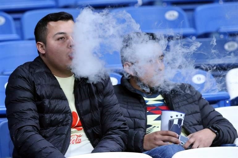 Más del ambiente en las gradas del BBVA.