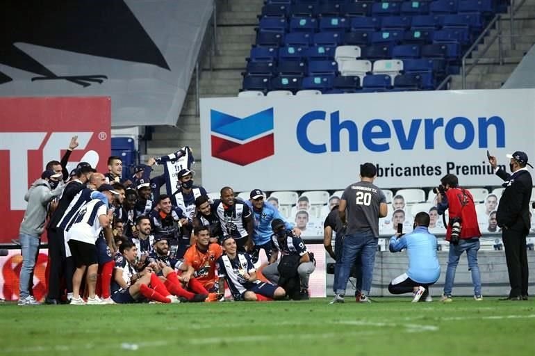 Así fueron los festejos de Rayados a nivel de cancha tras ganar la Copa MX.