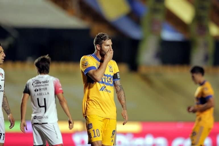 Gignac estuvo buscando su gol 12.