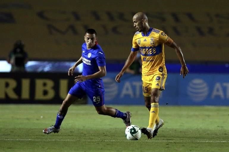 El capitán felino buscó darle equilibrio al medio campo.