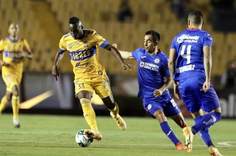 Julián Quiñones fue titular en el encuentro junto con André-pierre Gignac.