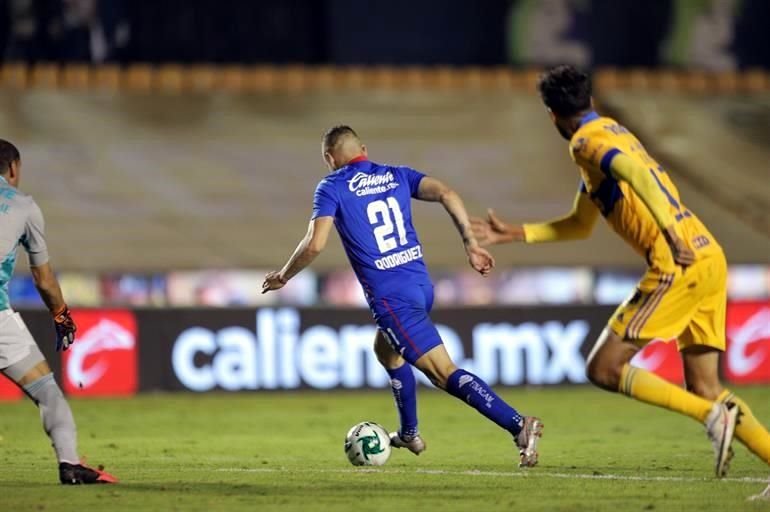 El uruguayo recibió un pase largo ante la floja marca del felino, para quitarse con facilidad a Nahuel Guzmán y disparar solo en el área.