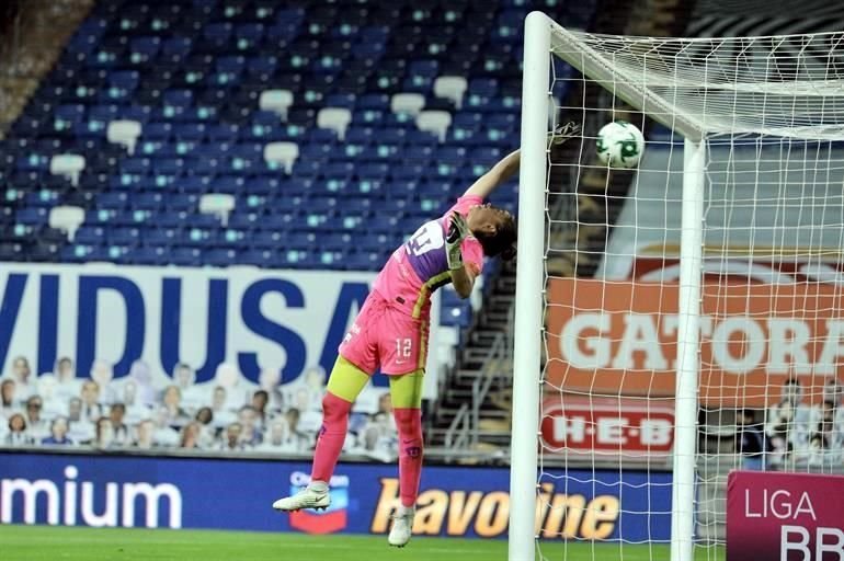 Rayadas estuvo atacando constantemente el arco de Pumas.