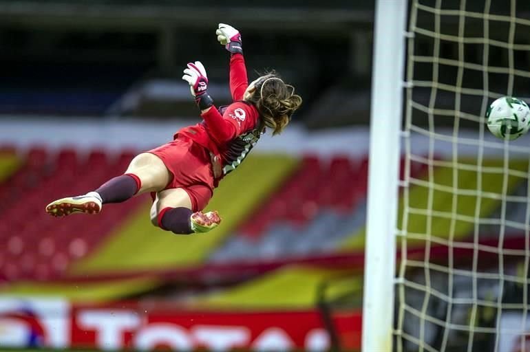 Las Rayadas se impusieron 4-1 al América en la Semifinal de ida en el Estadio Azteca.