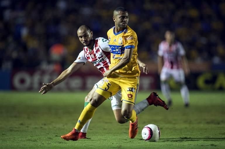 Carlos llegó a México para jugar en el Necaxa en el 2017, pero luego de un año pasó a los Pumas.