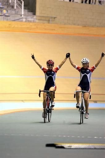 Las hermanas Sofía y Nancy Arreola eran inseparables en el podio de las Olimpiadas Nacionales.