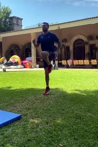 El francés André-pierre Gignac acelera el paso para cuando se reanude la Liga MX y presume sus ejercicios en sus historias de Instagram.