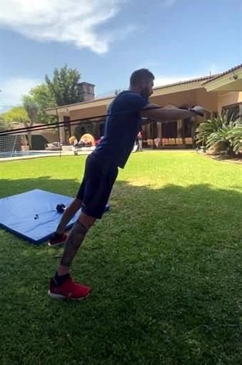 El francés André-pierre Gignac acelera el paso para cuando se reanude la Liga MX y presume sus ejercicios en sus historias de Instagram.