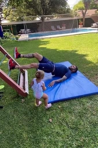 El francés André-pierre Gignac acelera el paso para cuando se reanude la Liga MX y presume sus ejercicios en sus historias de Instagram.