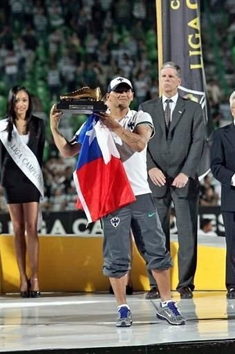 En el 2012, además del 'bi', Suazo recibió el Botín de Oro del torneo.