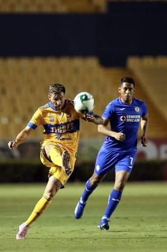 El francés André-pierre Gignac tuvo pocas claras durante los primeros minutos.