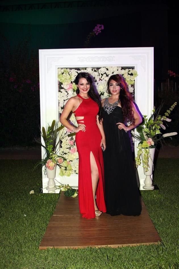 Vanessa Ibarra y Lizzie Villarreal