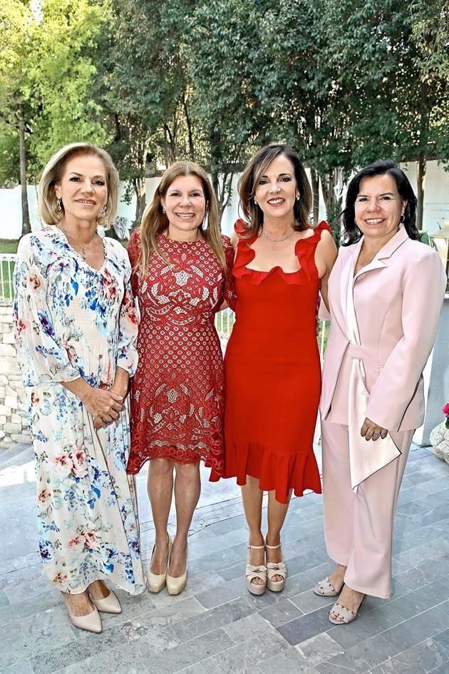 Vicky Benavides, Alejandra Benavides, Rosario Canales de Benavides y Claudia Benavides