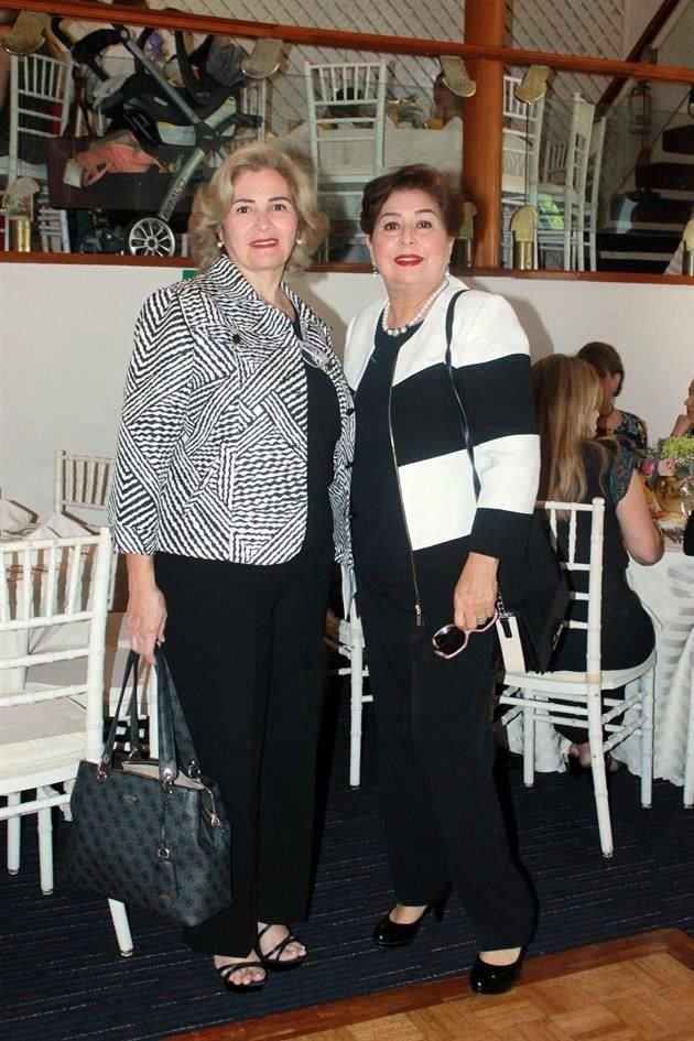 María Teresa Santos y María Antonieta Santos
