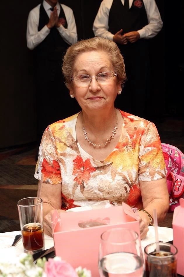 Irma García de Cortez, abuelita de la festejada