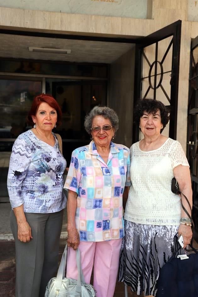 Beatriz Martínez, María Eugenia Quiroz y Juanita Martínez