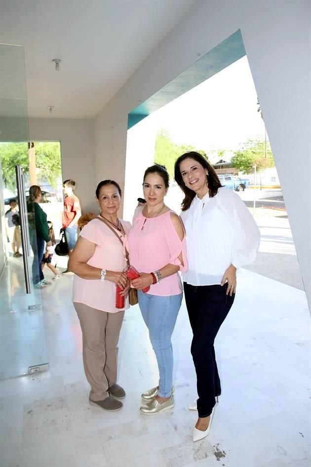 Cristina Guajardo, Magdeli Huerta de Guajardo y Blanca Sánchez de Treviño