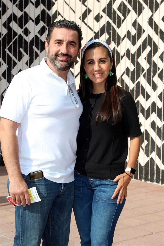 Rogelio Montemayor y Nadia García