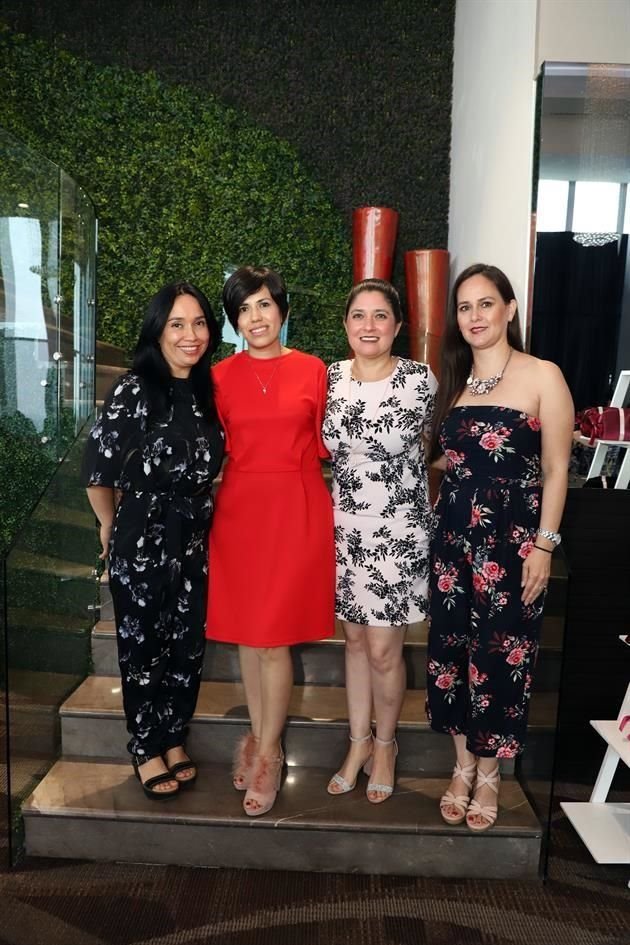 Ana Leticia de la Cruz, Esmeralda de González, Gaby Terán y Lizet Lozano