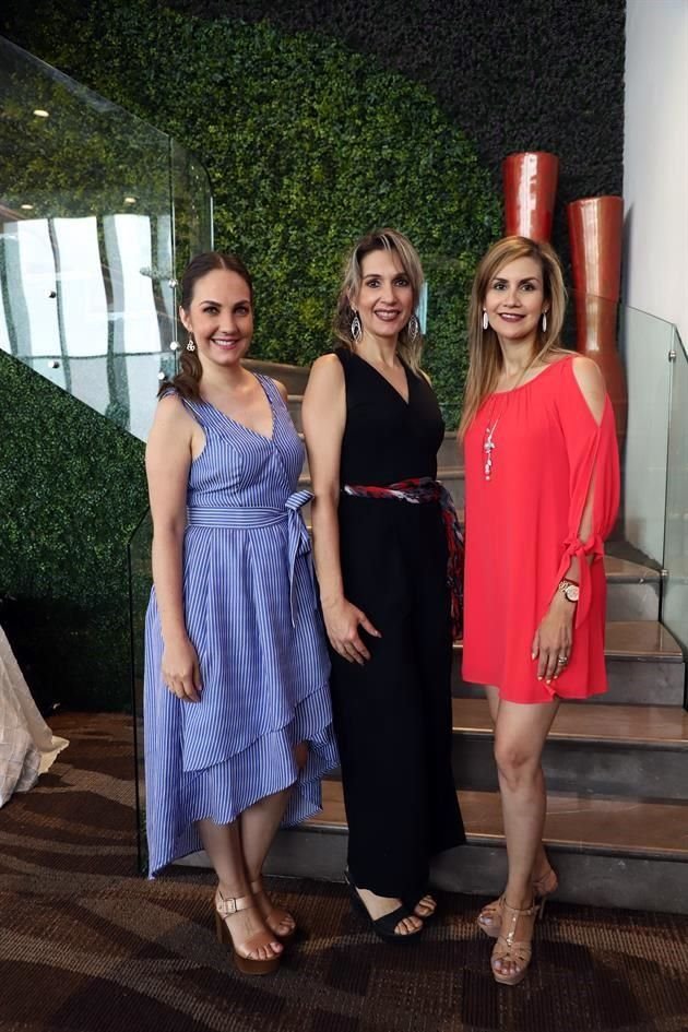 Nora García de Suárez, Sonia Flores y Claudia Gianacópulos de De Anada