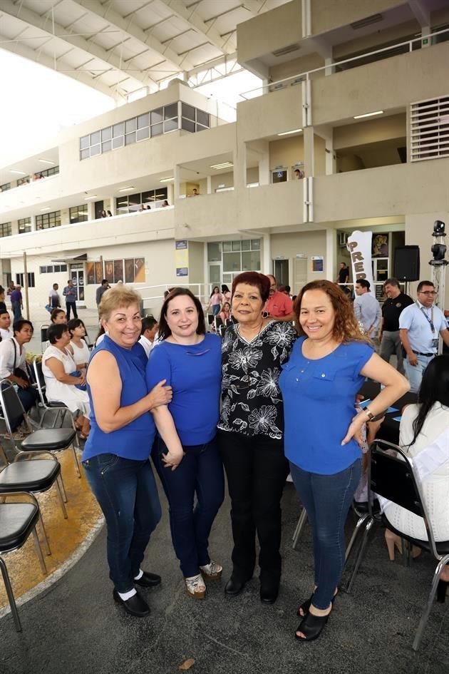 Ofelia Barrera de Salcedo, Egla Barrera de Campos, Blanca Esthela Aranda Elizondo y Claudia González de Treviño