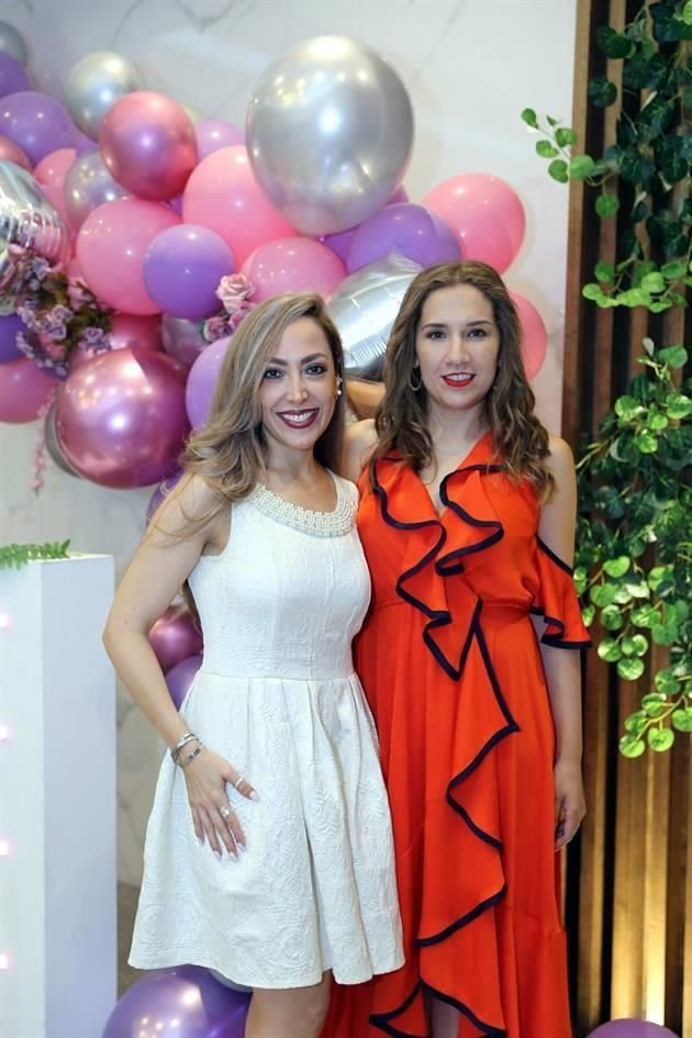 Grace Campos de González y Yolanda Santos
