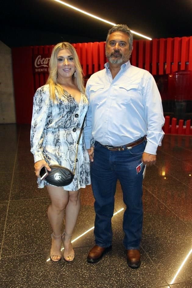 Sandra almaguer y Jesús Herrera