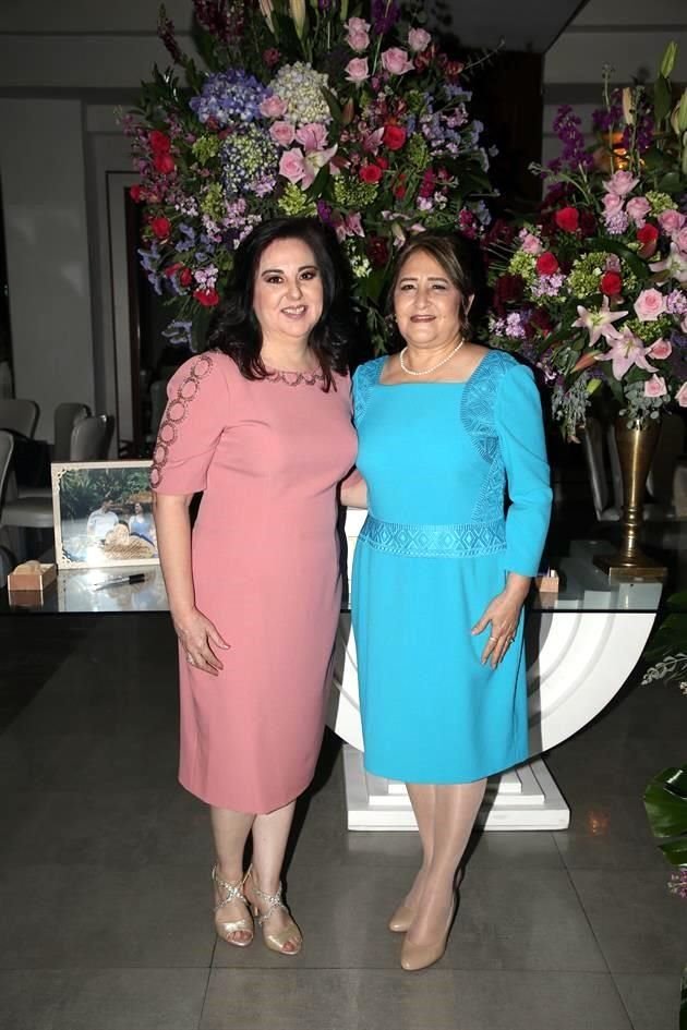 Laura González de Flores y Virginia Lozano de Casas