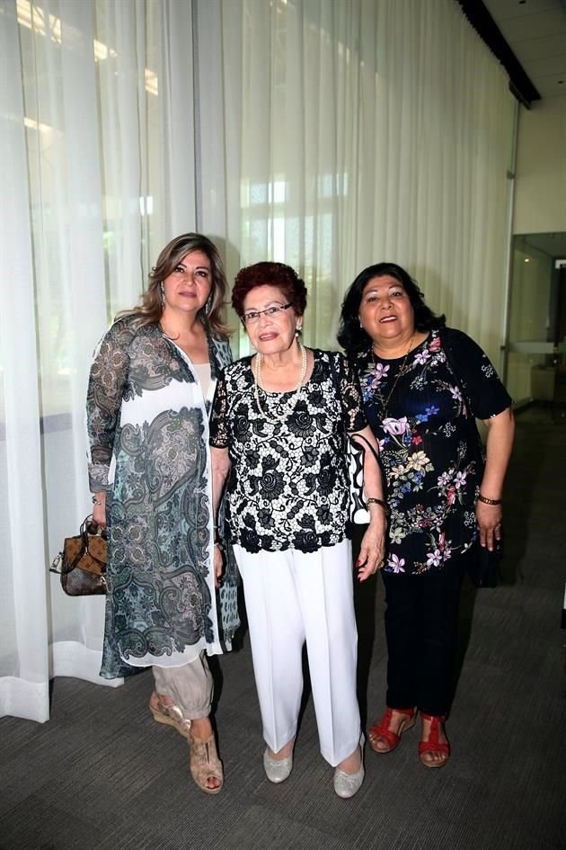 Patricia Guajardo, Aurora Martínez y Yolanda García