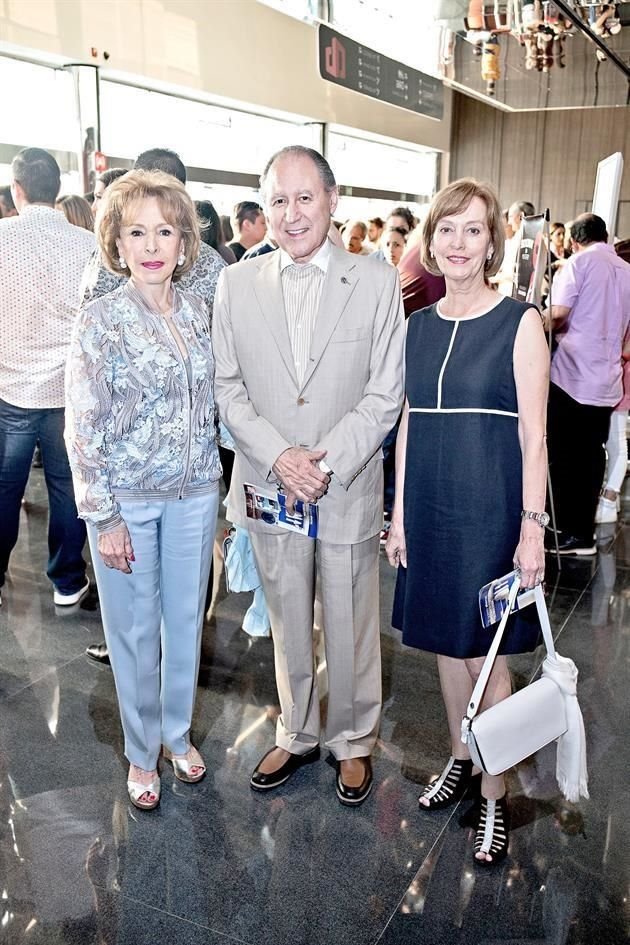 Yolanda Santos, Alberto de la Garza Evia y Carmen Páez de De la Garza