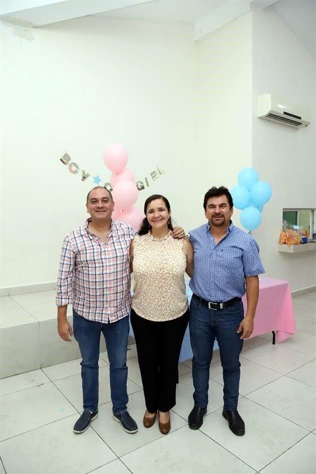 Carlos Sarrelangue, Marianela de Sarrelangue y Javier Martínez