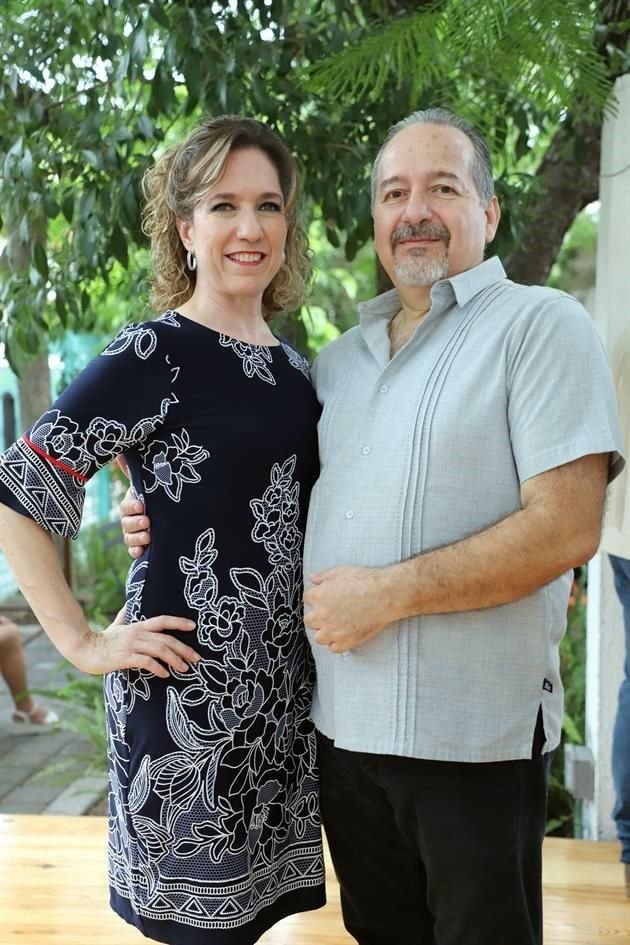 Ivonne Ruiz de Hernández y Leonel Hernández Quiroga