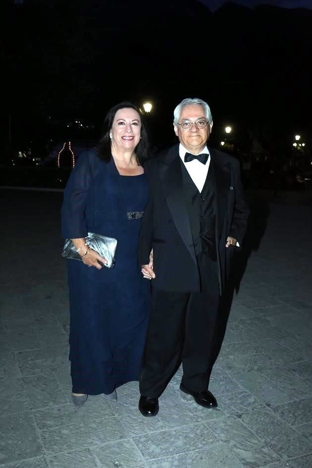 Esther Treviño de Carrillo y Miguel Carrillo