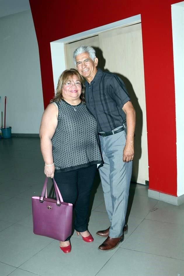 Rosario Arellano de Martínez y Armando Martínez