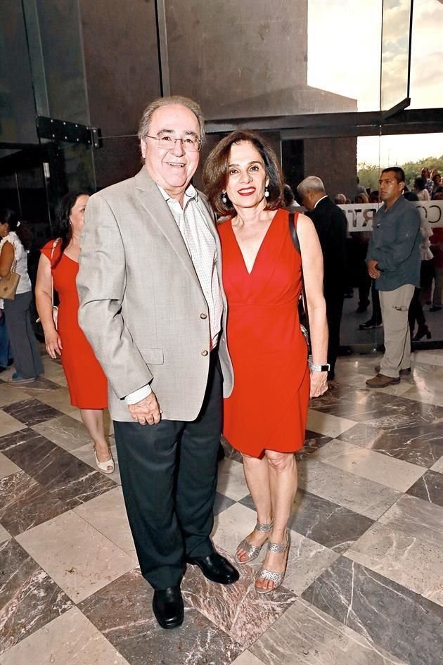 Alejandro Pérez y Verónica Muguerza de Pérez