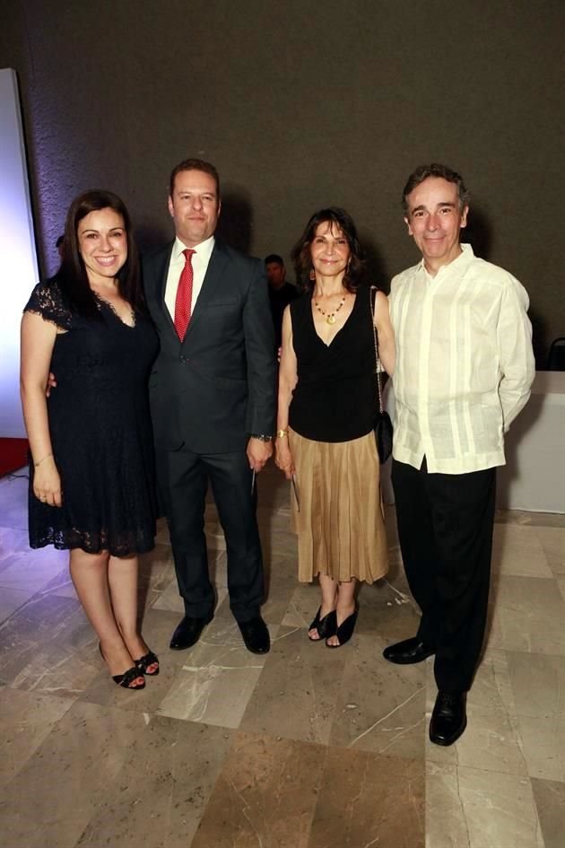 Ximena Chapa de Marcos, Ricardo Marcos, Gloria Piña de Christen y Jorge Christen
