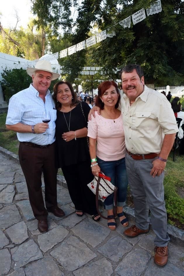 Humberto Ibarra, Mireya Sánchez, Nora Elvia Villarreal de González y Angel González