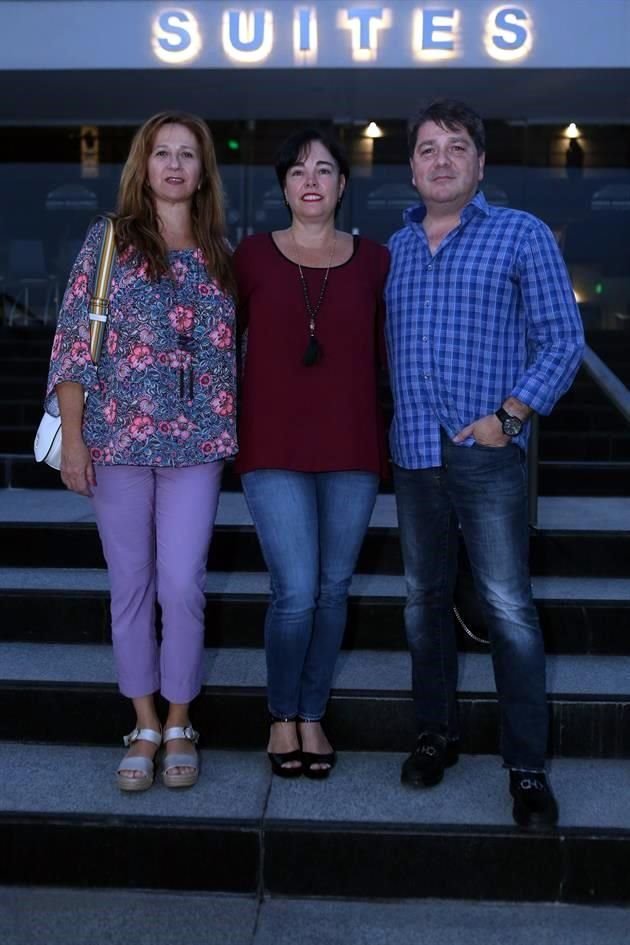 Carmen Siller de Escalante, Joanna Aldape y Marco Martínez