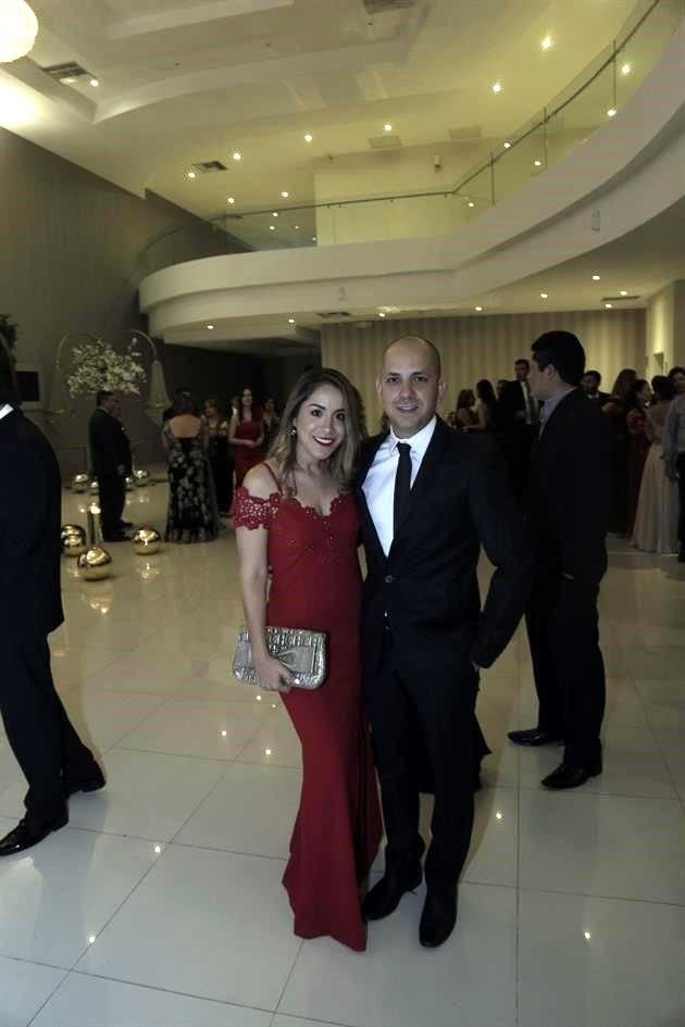 Claudia Suárez y Adrián Rosiles
