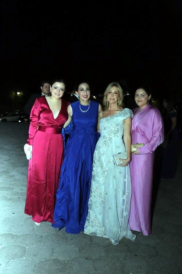 Valeria Medrano, Magdalena Herrera, Balbina Herrera y Vera Medrano