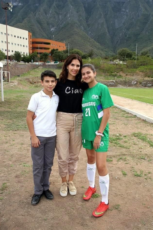 José Humberto Salinas, Alejandra Escamilla y Valeria Salinas