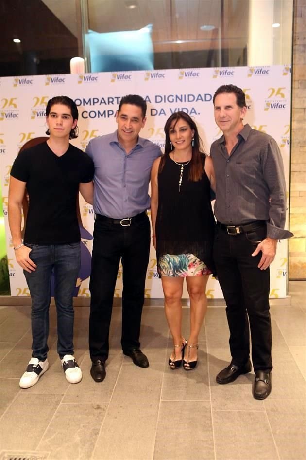 Mauricio Cantú, Óscar Cantú, Bertha García y Guillermo Garza