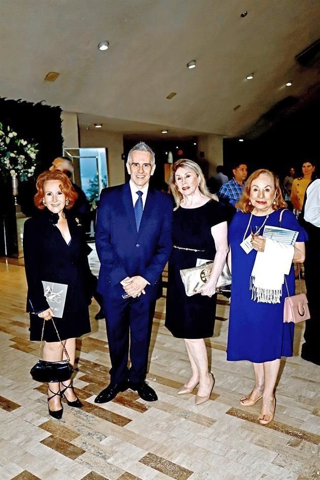 Adriana Tijerina, José Ramírez, Lucila Araico y Aurora Cantú de Cagnasso