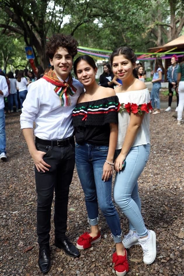 Adrián Valdés, Aneth Carmona y Ximena Salazar