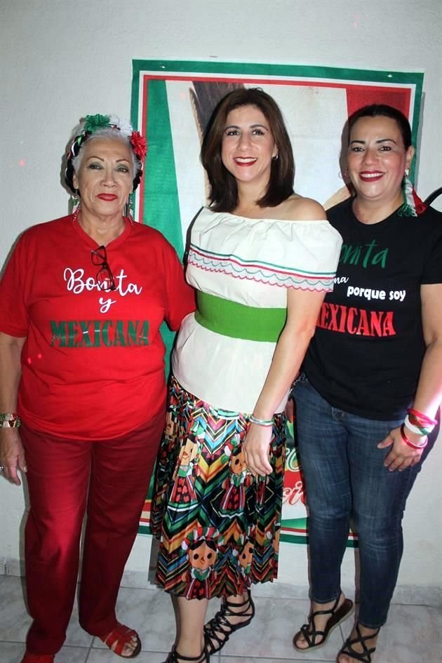 Rosy Salgado, Nora Flores y Claudia Salgado